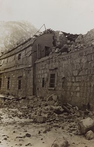 Album "Meine weltkriegs - Erinnerungen South-West Front (Carinzia, Italia, Alto Adige) 31/03/1915-12/11/1918 - Josef Zohles Wien": macerie di una fabbrica