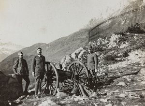 Album "Meine weltkriegs - Erinnerungen South-West Front (Carinzia, Italia, Trentino-Alto Adige) 31/03/1915-12/11/1918 - Josef Zohles Wien": soldati con cannone (foto b/n) da Josef Zohles