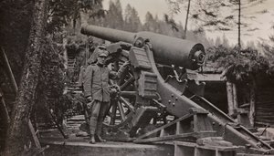 Album "Meine weltkriegs - Erinnerungen South-West Front (Carinzia, Italia, Trentino-Alto Adige) 31/03/1915-12/11/1918 - Josef Zohles Wien": soldato con fucile (foto b/n)