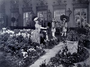 Rejane (Gabrielle Charlotte Reyu) arrivando in una sedia per indossare un costume da ballo a New York nel 1905 da Joseph Byron