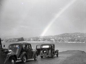 Auto parcheggiate a Loughrigg Tarn da Joseph Hardman