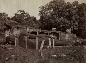 Il Paranirvana di Buddha, Gal Vihara, Polonnaruva, Ceylon da Joseph Lawton