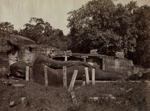 Il Paranirvana di Buddha, Gal Vihara, Polonnaruva, Ceylon, 1870-1871 da Joseph Lawton