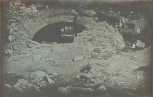 Atene. Tempio di Minerva Poliade (primo piano) / Apertura della cisterna ai piedi dell