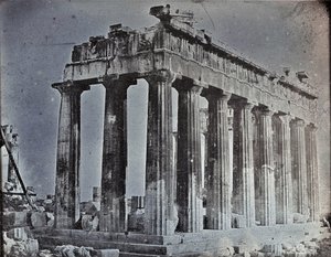 Facciata e colonnato nord del Partenone sull