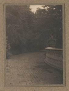 Scene in a Garden da Joseph T. Keiley