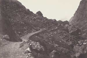 Saint-Sauveur. Sentiero del caos che conduce a Gavarnie