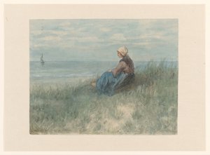 Una donna seduta su una duna guarda il mare