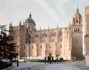 Vista della Catedral Nueva da nord, iniziata nel 1512 da Juan and Rodrigo Gil de Hontanon
