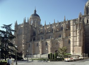 Vista mattutina della nuova cattedrale, facciata nord-ovest, iniziata nel 1512 da Juan de & Rodrigo Gile de Hontanon