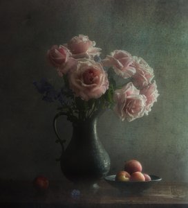 Rose rosa tenui e pesche da Judy Tseng