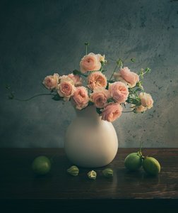 Natura morta con rose rosa da Judy Tseng