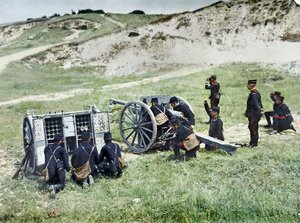 Soldati francesi con un mortaio, durante la Battaglia della Marna a est di Parigi, settembre 1914
