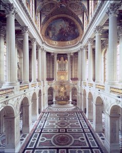 Vista interna della cappella, iniziata nel 1699 e completata da Robert de Cotte nel 1710 da Jules Hardouin Mansart