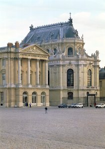 La Chapelle Royale completata da Robert de Cotte (1656-1735) iniziata nel 1699 su piani preparati nel 1689, dedicata nel 1710 da Jules Hardouin Mansart