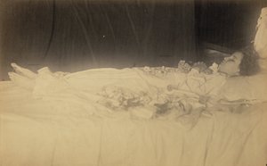 [Studio di un bambino morto] da Julia Margaret Cameron