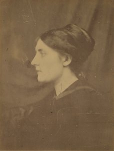 [Donna Non Identificata di Profilo]