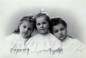 Ritratto di bambini, Baku, Azerbaigian, 1909 da Julian Stanislavovich Zelinsky
