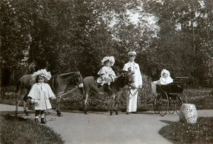 Granduchesse Olga, Tatiana e Maria di Russia, Tsarskoye Selo, Russia