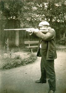 Autore Alexander Ivanovich Kuprin (Alexandre Ivanovitch Kouprine) (1870-1938) a Gatchina
