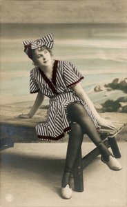 Donna in abito estivo, c. primi 1900 (cartolina) da Alec Hunter