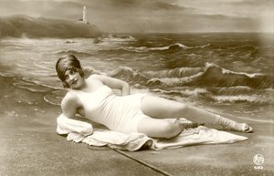 Donna in costume da bagno, c. primi 1900 (cartolina) da Alec Hunter
