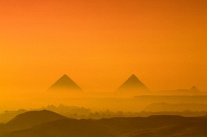 Egitto; Antico Regno; Piana di Giza; Piramidi di Giza; Khufu; Khafre; Menkaure da Kenneth Garrett