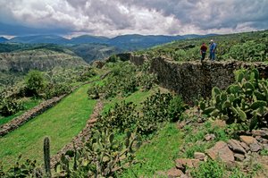Imperi del Sole, Wari (Huari), Valle di Ayachucho, 2002 da Kenneth Garrett