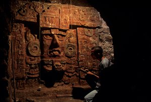Maya; Copan; Honduras; archeologia; Periodo Classico; tomba, Robert Sharer, scavo da Kenneth Garrett