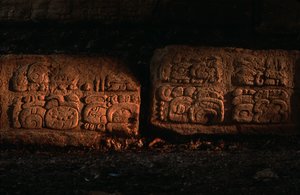 Maya, Guatemala, Scalinata di Dos Pilas da Kenneth Garrett