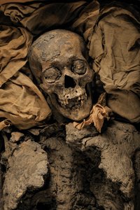 Mummia di Amenhotep III, nonno di Tutankhamon, KV 35, 18ª Dinastia, 2005 da Kenneth Garrett