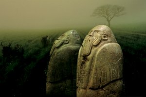 Nuova luce sugli Olmechi. 15 cm di altezza; Nephrite; Tuxtla; Statuetta di sciamano con maschera di anatra da Kenneth Garrett