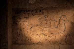 Schizzo di Akhenaton che guida un carro, tomba di Mahu, 