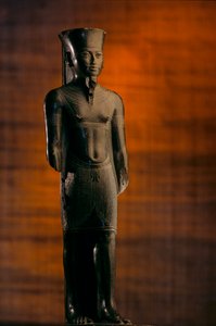 Statua di Amon con le caratteristiche di Tutankhamon, 2009 (foto) da Kenneth Garrett