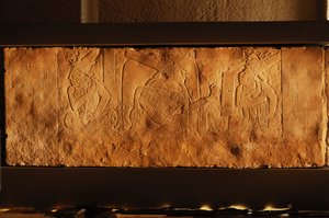 Panca del trono del Tempio 19, Palenque, Messico, incisione di Akhal Mo Nab, 2005