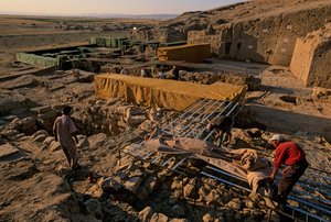 Urkesh, Impero Hurrita, Siria, 2400 a.C., Giorgio Buccellati, copertura degli scavi di fango, 2004 da Kenneth Garrett