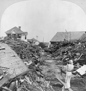 Un passaggio tra i detriti, Nord sulla 19ª Strada, Galveston