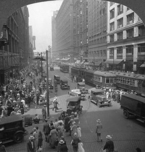 Nel cuore del quartiere dello shopping su State Street, Chicago, Illinois, USA, inizio XX secolo da Keystone View Company