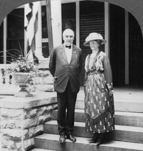 Il presidente e la signora Harding nella loro casa, Marion, Illinois, USA, c1921-c1923 da Keystone View Company
