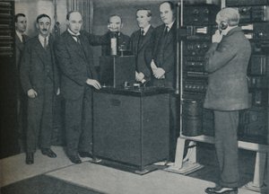 La nuova magia: invio di immagini senza fili e il telefono ineludibile, c1935