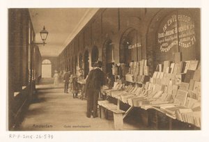 Bancarella di libri di Aäron Eliazer van Kollem a Oudemanhuispoort da Knackstedt and Näther