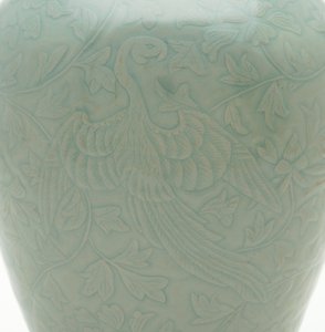 Bottiglia (maebyeong) con disegno di fenici e viticci di peonia da Korean School