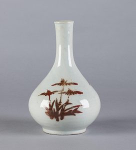 Bottiglia con disegno floreale, dinastia Yi