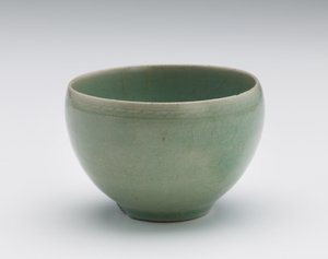 Tazza con decorazione floreale incisa da Korean School