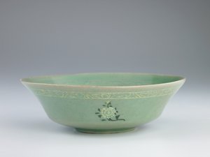 Piatto con decorazione impressa a stampo e intarsiata, fine XII-metà XIII secolo da Korean School
