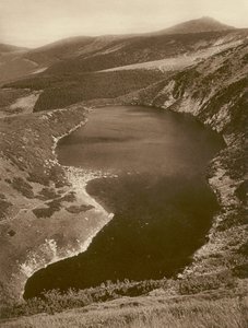 Il grande stagno e lo Schneekoppe (Riesengebirge) (foto in b/n) da Kurt Hielscher