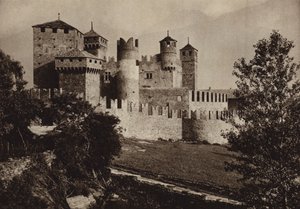 Italia: Castello di Fenis, Val d