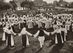 Romania: Rusu-Bargaului, Hora