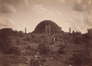 Vista generale di Sanchi Tope da nord da Lala Deen Dayal