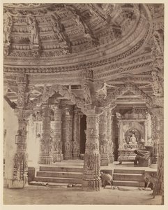 Interno del tempio di Delwara con i pilastri e la cupola del tetto, Monte Abu da Lala Deen Dayal